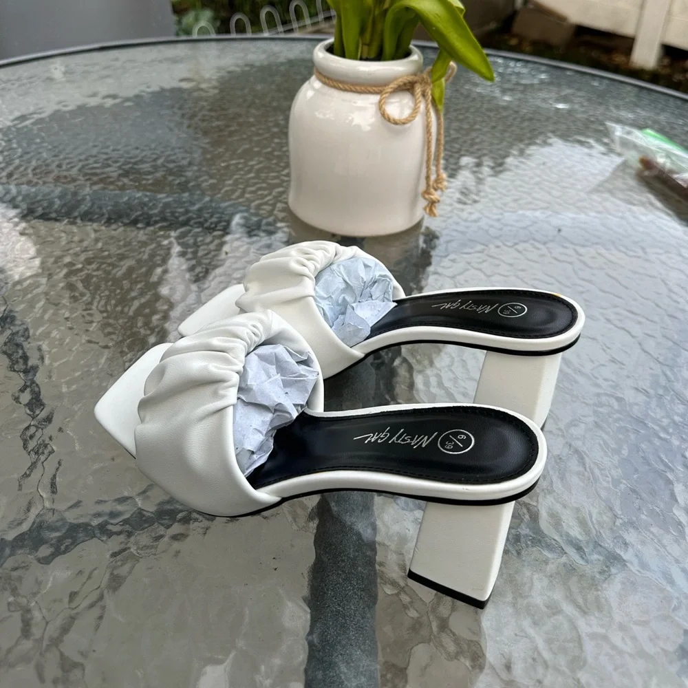 NASTY GAL WHITE RUCHED HEELS - Picture 2 of 4